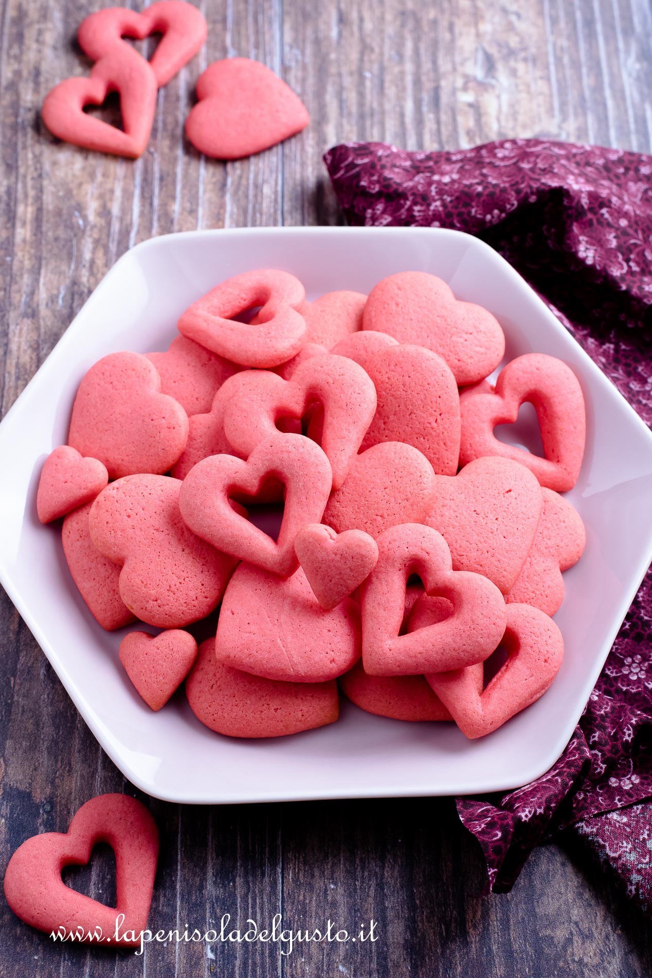 biscotti colore rosa senza conservanti buonissimi e facili con alchermes o amarena golosi al burro