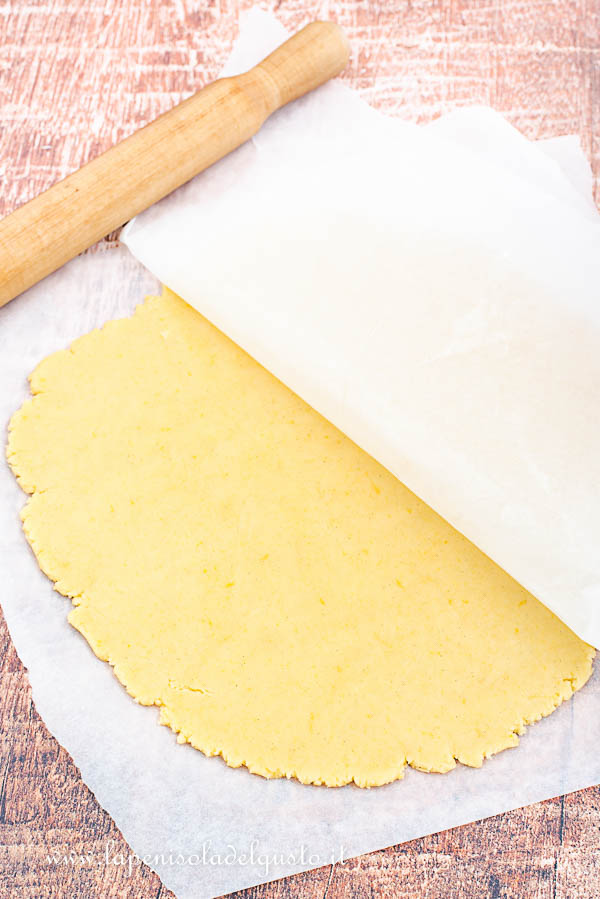 stendo pasta frolla vaniglia ricetta facile senza burro per preparare biscotti marmellata