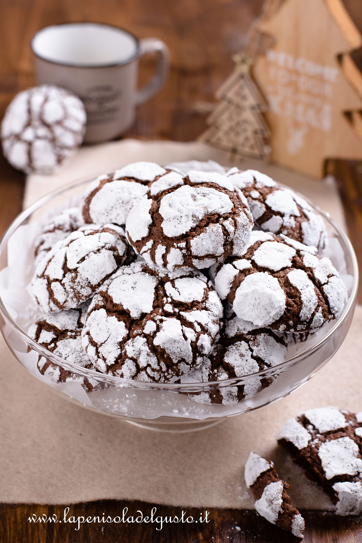 biscotti morbidi al cioccolato con le crepe in superficie la ricetta buonissima per Natale da regalare per l'avvento