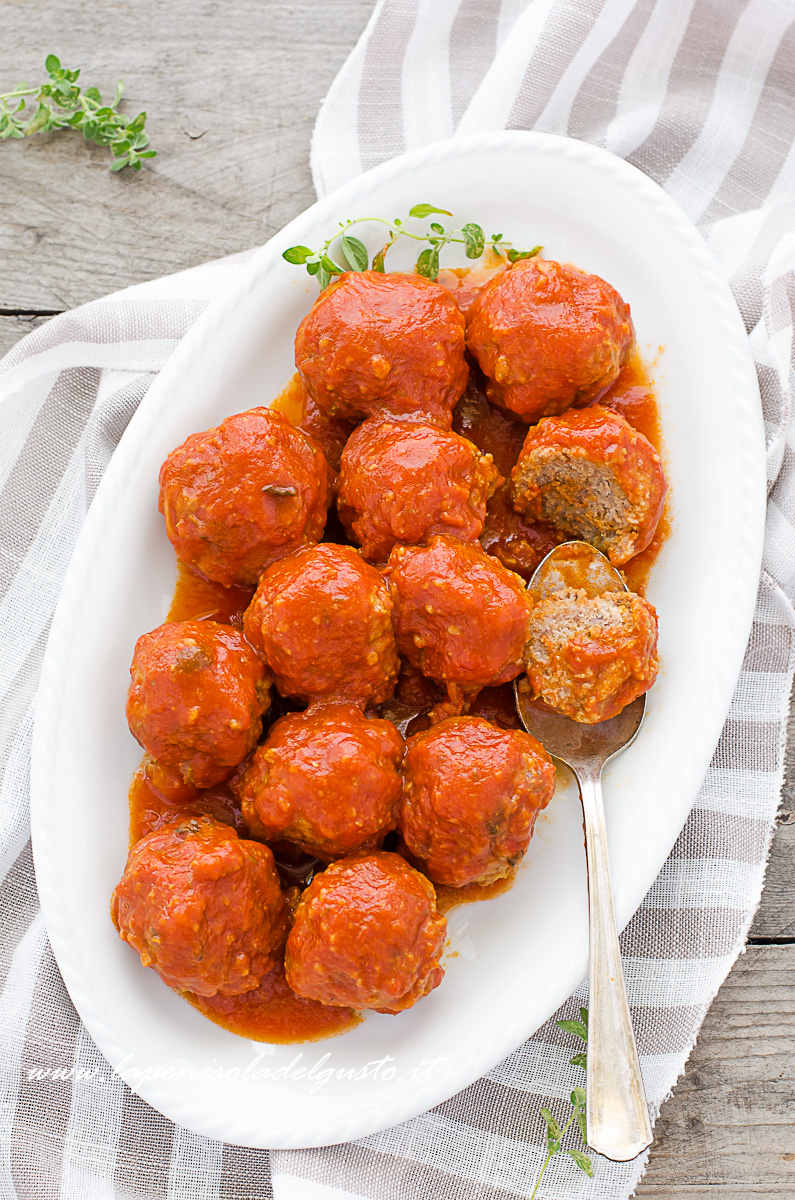 Polpette di carne al sugo di pomodoro (ricetta classica ...